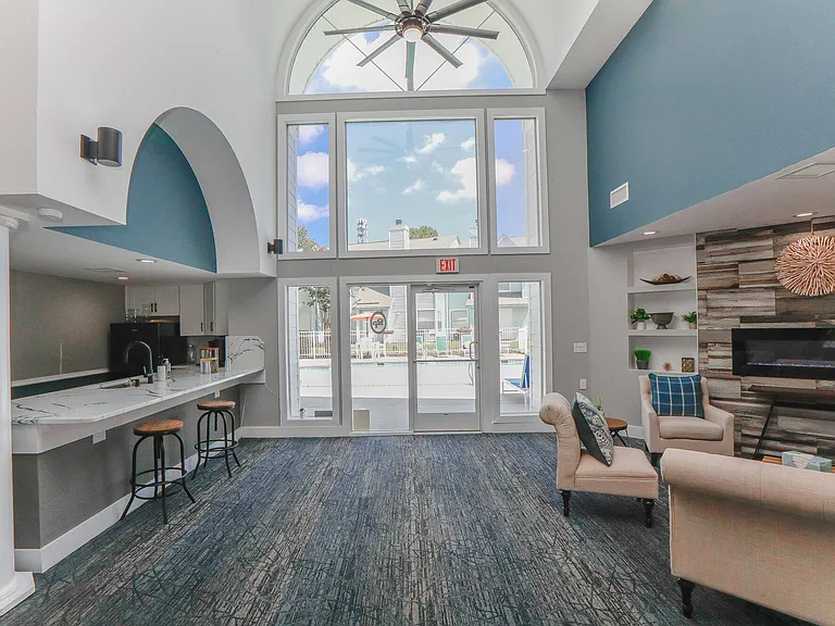 Royal Pointe — Photo 15