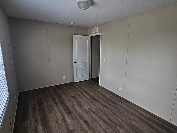5th image of 2737 W Washington Ctr #204
