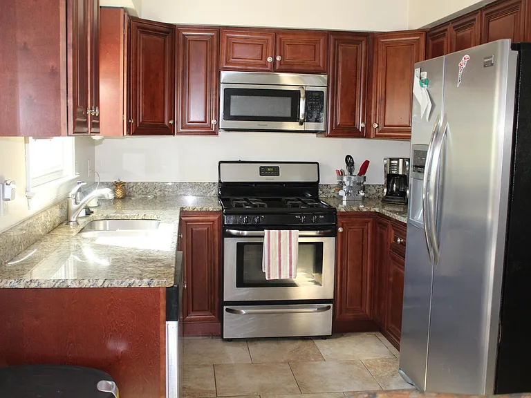 2604 Edgehill Ave — Photo 6