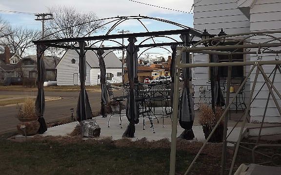 3rd image of 900 Alder Ave