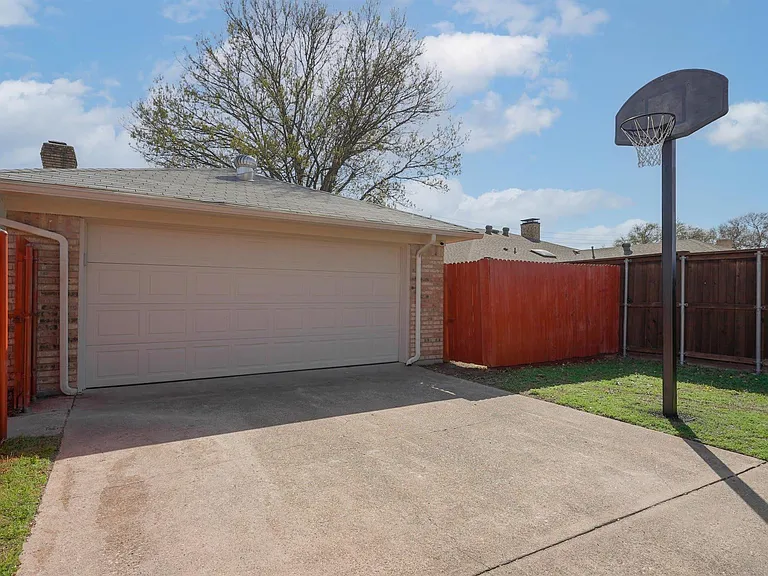 1613 E Spring Valley Rd — Photo 44