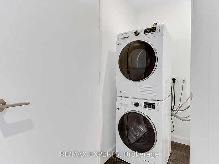 741 King St W #103 — Photo 31