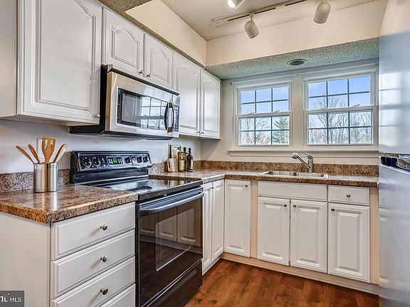 3rd image of 12102 Green Leaf Ct #95