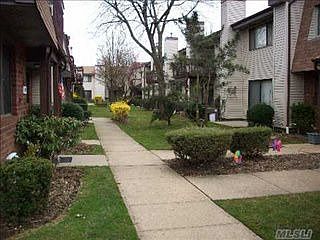 2nd image of 94 Cambridge Dr