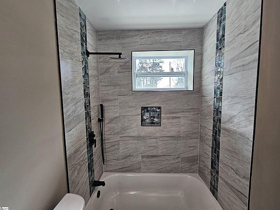 5th image of 20 Ridgeway Dr