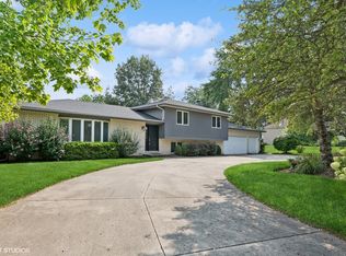 42 Carlisle Rd, Hawthorn Woods, IL 60047