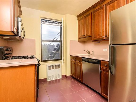 5th image of 3215 Arlington Ave APT 7G