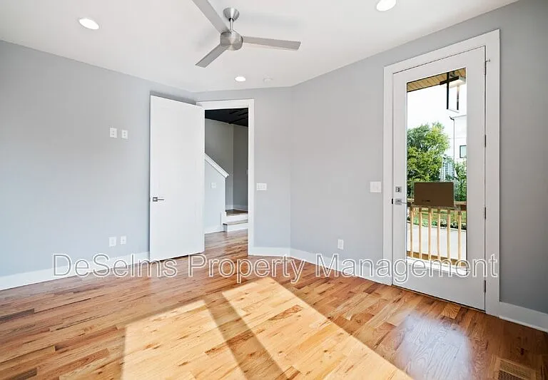 1000 Southside Ave — Photo 44