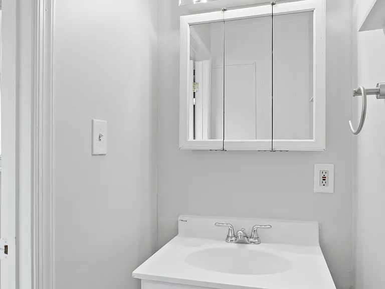 209 Douglas St NE — Photo 10