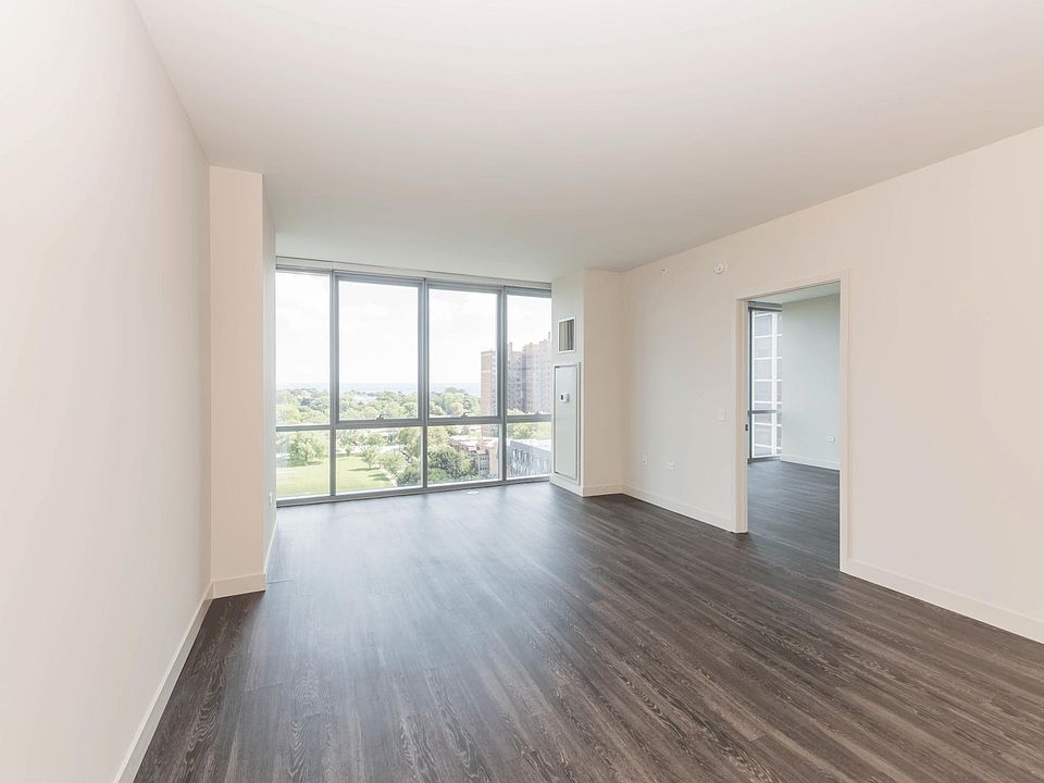 1st image of 811 W Montrose Ave #705