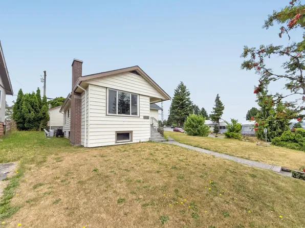 319 8th Ave E, New Westminster, BC V3L 4K5