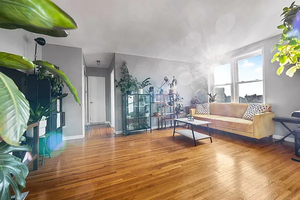 Rented by Compass | media 7