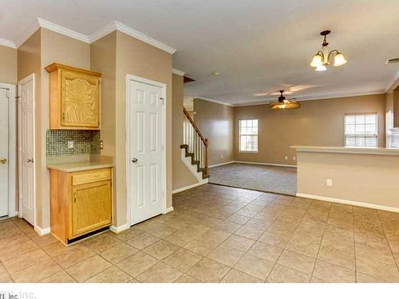 5th image of 425 Garcia Dr