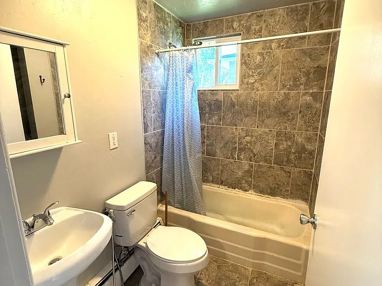 1202 Garfield St — Photo 5