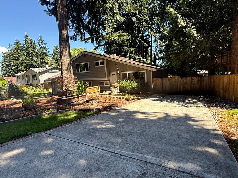 4460 Fir Dr NE — Photo 2