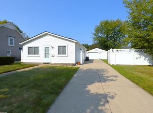 22721 Avon St, Saint Clair Shores, MI 48082