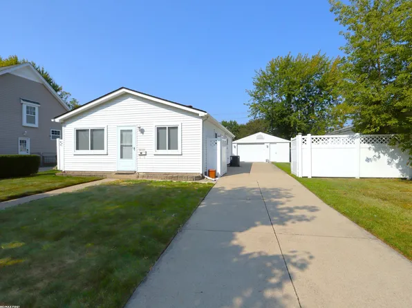 22721 Avon St, Saint Clair Shores, MI 48082