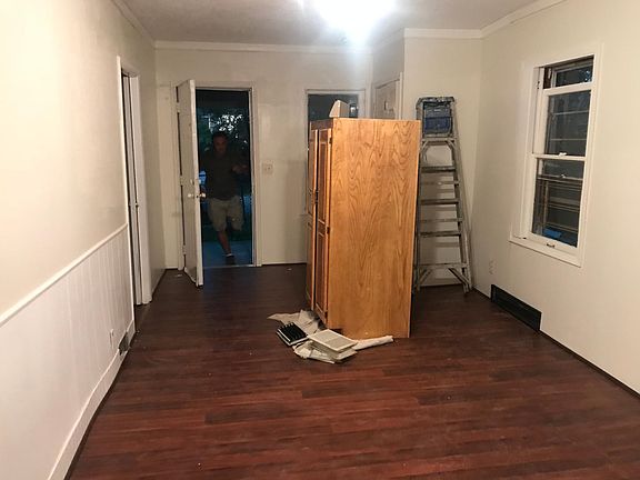 4th image of 1818 E 83rd St