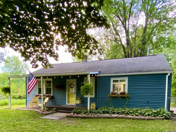 1832 Filmore St, Essexville, MI 48732