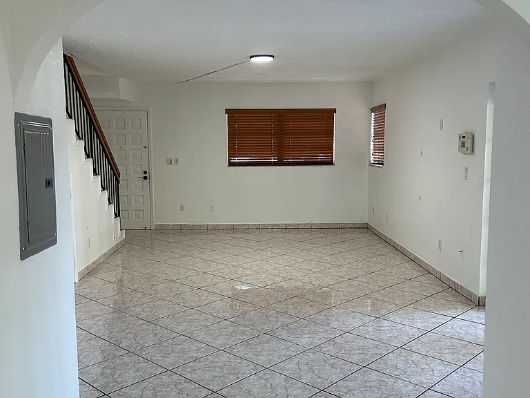 2201 W 53rd Pl — Photo 4