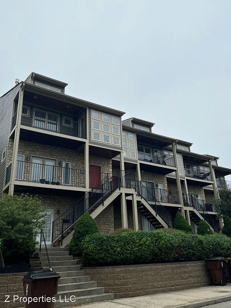 731 Crescent Ave photo 1