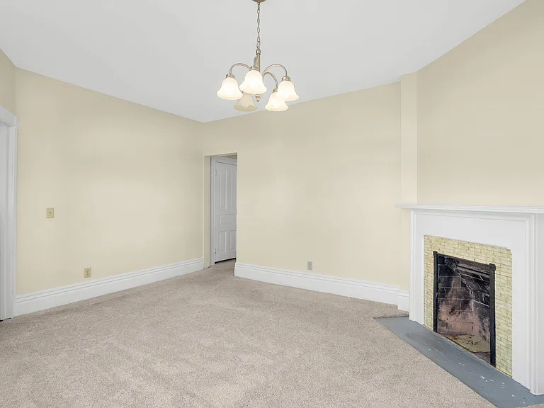 460 Beaumont St — Photo 20