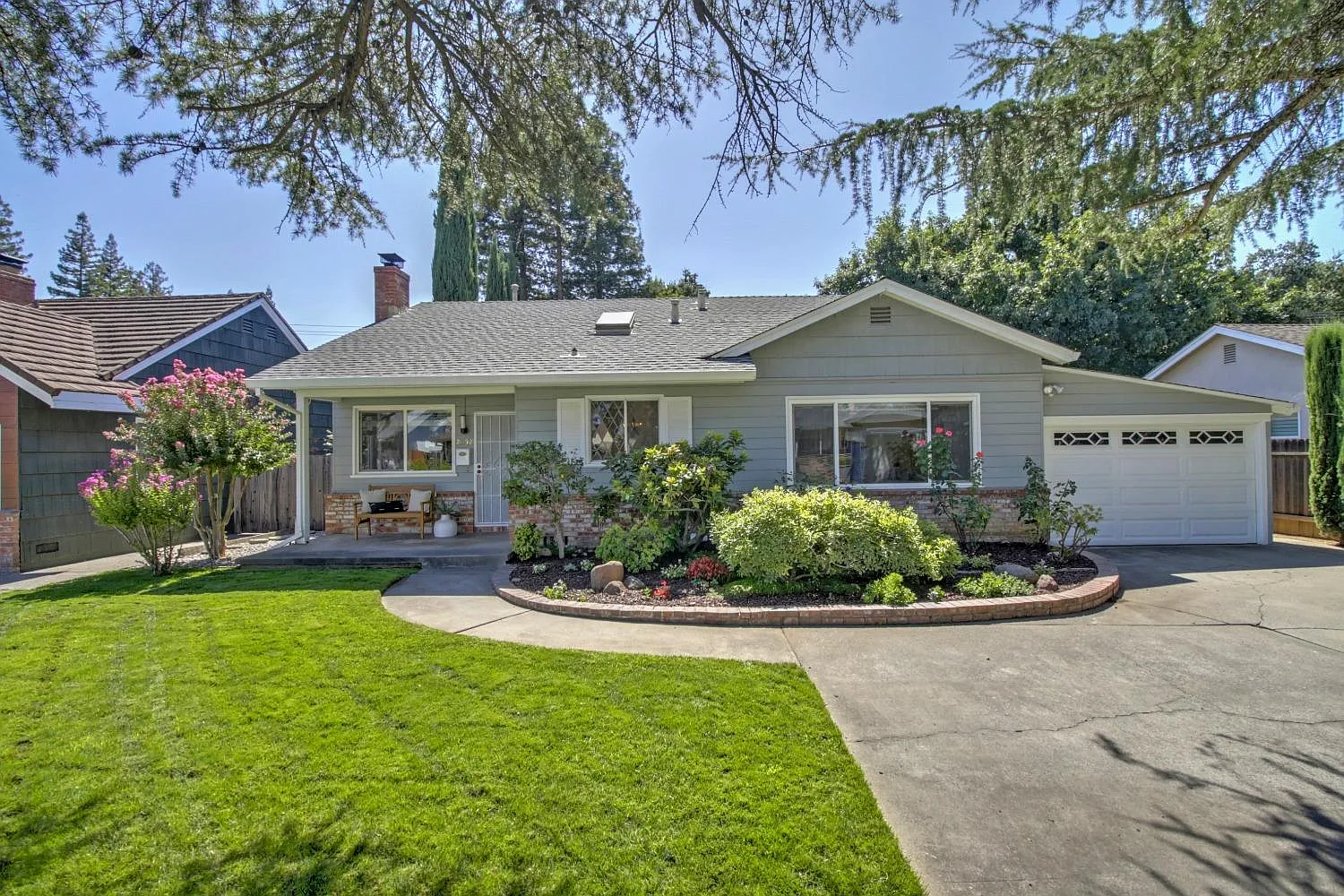 2052 Maryal Dr photo 1
