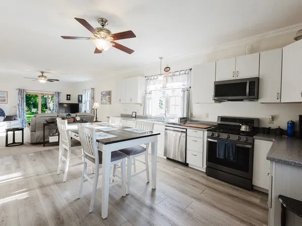 67 Stowell St, New Bedford, MA 02740