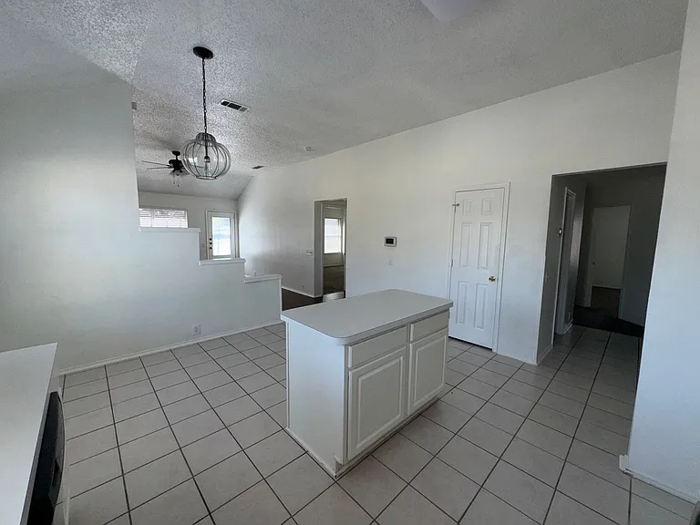 1128 Marshall Dr — Photo 48