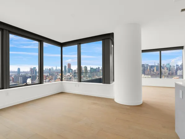 3 Court Square image 10 of 20