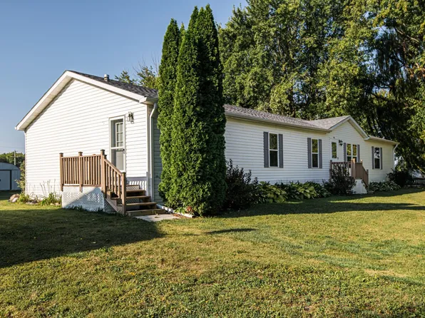 523 2nd St W, Claremont, MN 55924