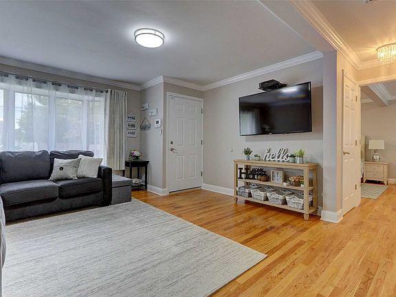 3rd image of 290 40th St