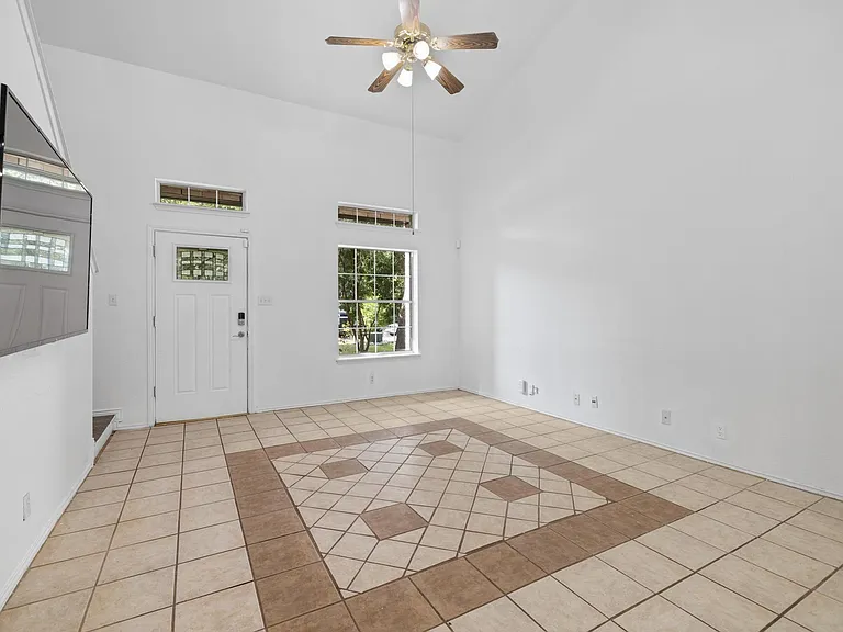 104 Grant Ct — Photo 11