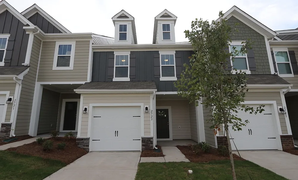 3 bed, 1601 sqft, $2,100 — Photo 1