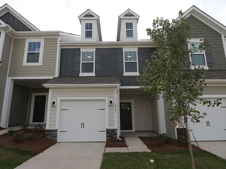 2723 Aubrey St — Photo 1