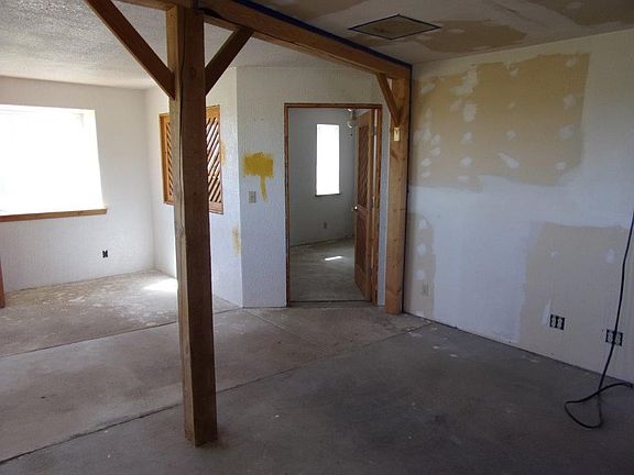 4th image of 42 Poplar Dr
