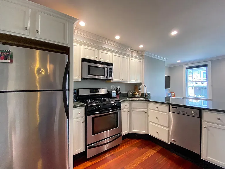 523 E 2nd St #2 — Photo 1