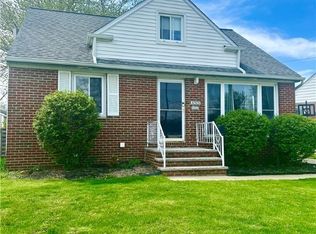 32323 Glen Arden Dr, Willowick, OH