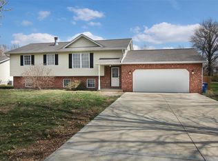 120 Park Dr, Saint Jacob, IL 62281