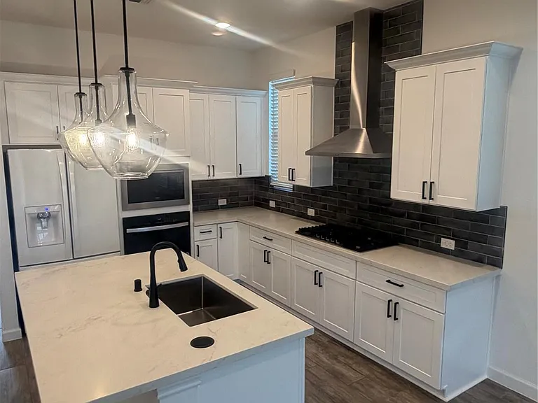 25302 Rothesay Ln — Photo 2