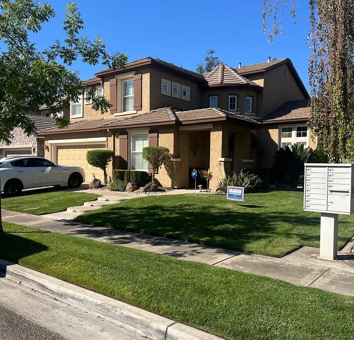 3 bed, 2600 sqft, $4,000 — Photo 1