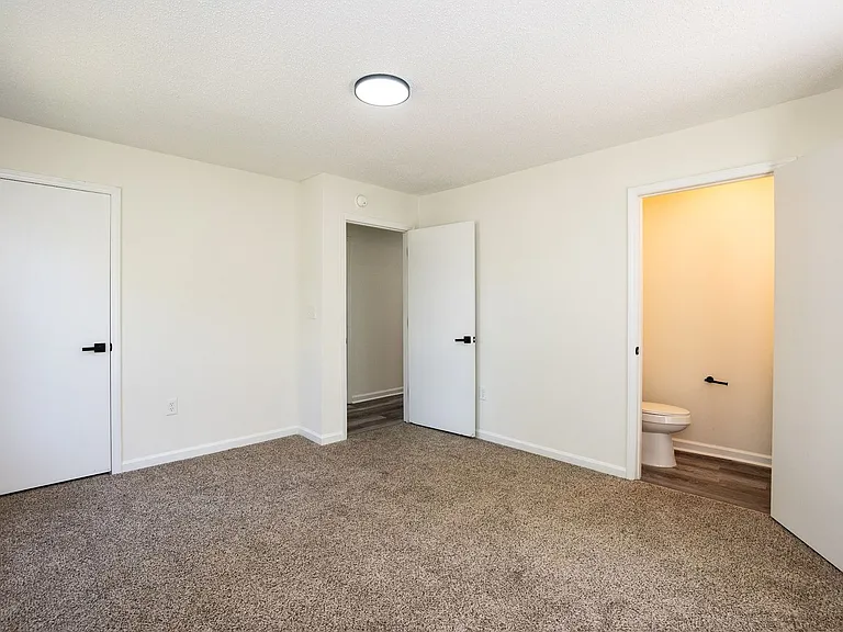 830 Oxford Ln — Photo 24