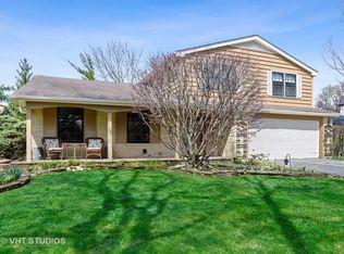 1521 Chickasaw Dr, Naperville, IL 60563