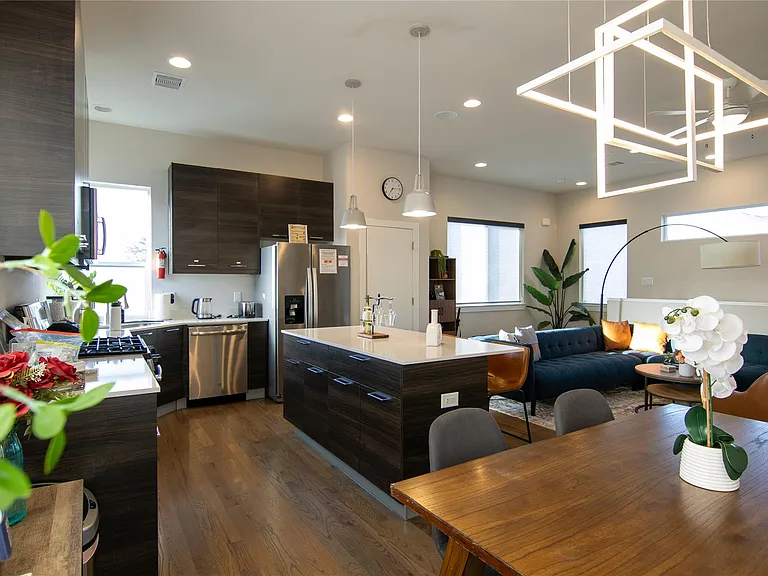 2306 Wipprecht St — Photo 12