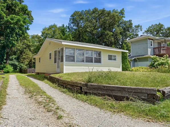 2613 Bartlett Rd, Pleasant Lake, MI 49272