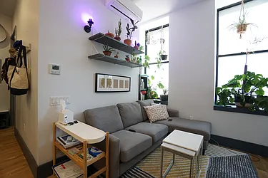 Rented by Rennit Inc.