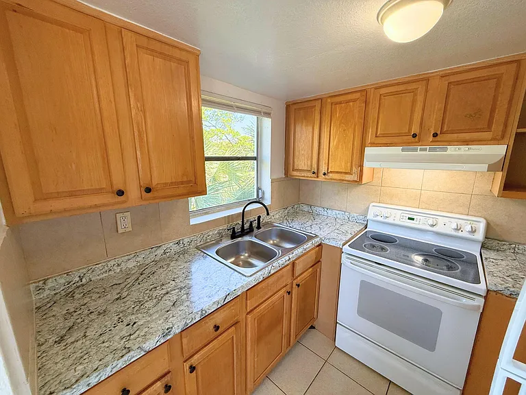 432 NW 42nd St #1-6 — Photo 9