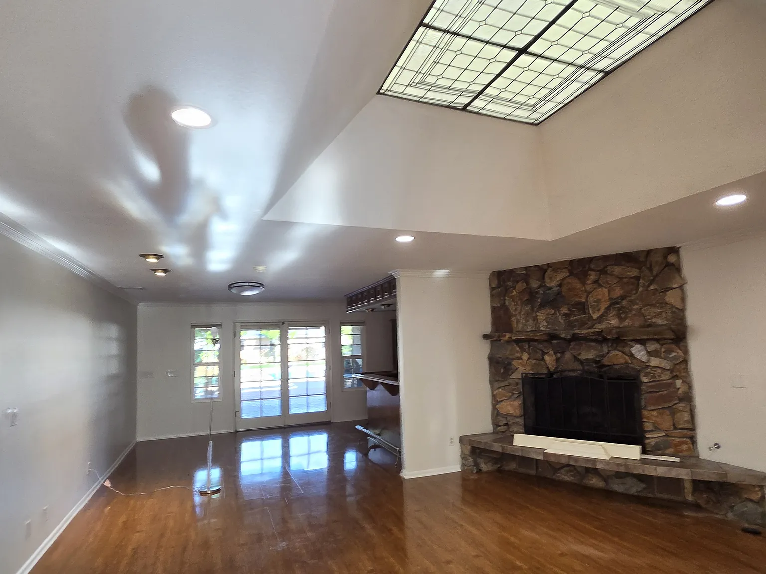 4 bed, 2586 sqft, $6,000 — Photo 3