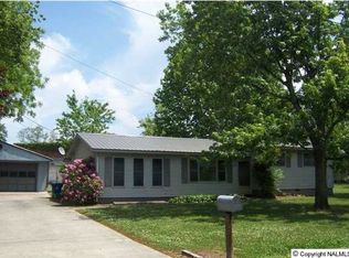 827 Maggie Dr, Boaz, AL 35957