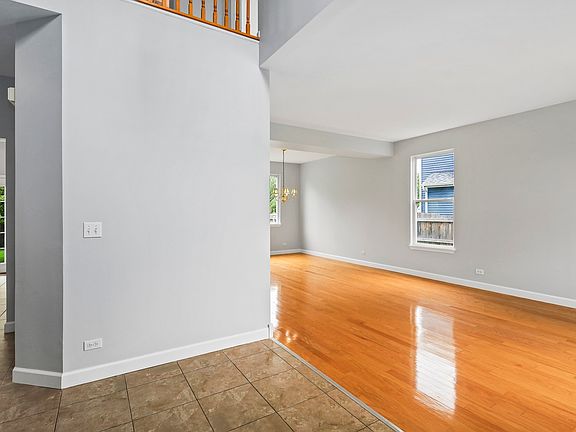 5th image of 2455 Emerson Ln